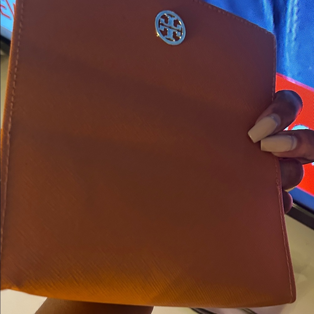 Tory Burch Orange Leather Sunglasses Case with Tortoiseshell Frames - Picture 8 of 10